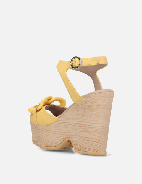 Sandalia de plataforma en piel color amarillo