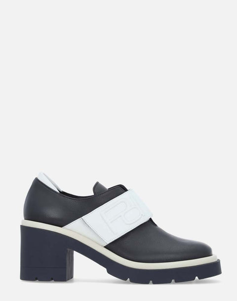 Mocasín en piel negro con blando  con banda en contraste grabada con Pd para mujer