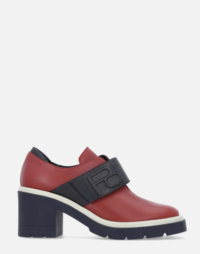 Mocasín en piel rojo con negro con banda en contraste grabada con Pd para mujer