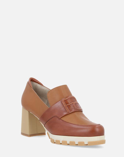 Mocasín en piel bicolor con detalle de grabado Pd para mujer.