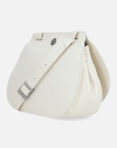 Bolso bandolera en piel charol color blanca con solapa grabada al frente en relieve de Pd para mujer