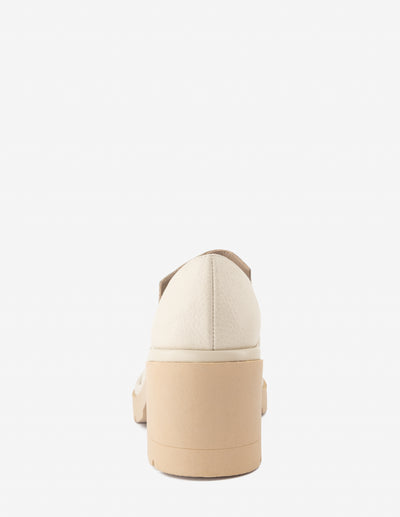 Mocasín en piel napa color hueso con hebilla para mujer