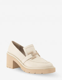 Mocasín en piel napa color hueso con hebilla para mujer