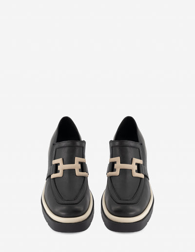 Mocasín en piel napa color negro con hebilla para mujer