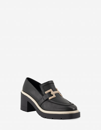 Mocasín en piel napa color negro con hebilla para mujer