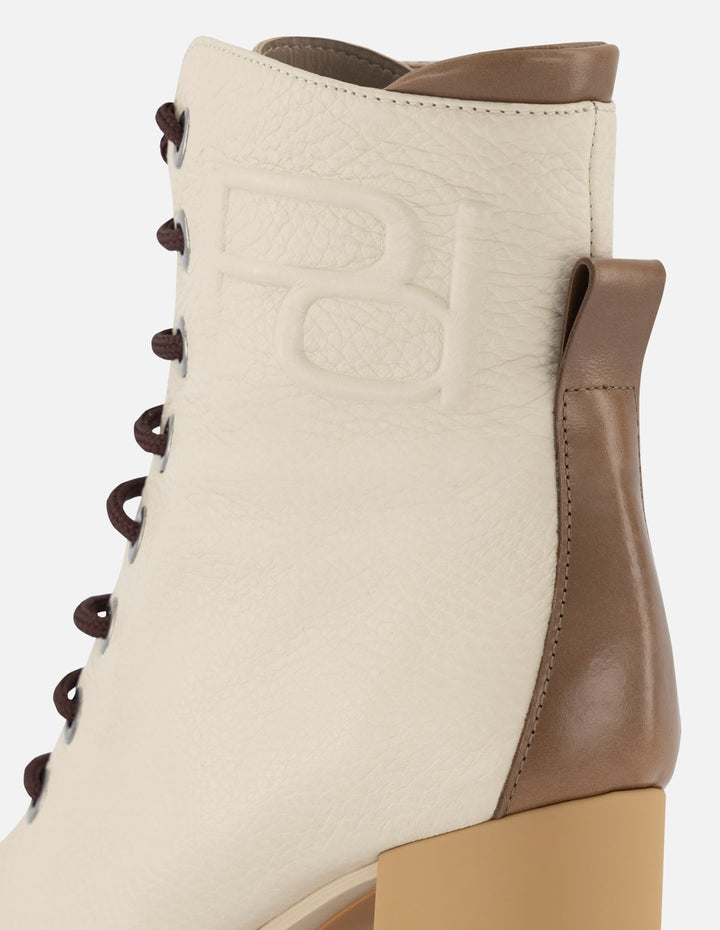 Botín de piel bombeada en color hielo para mujer