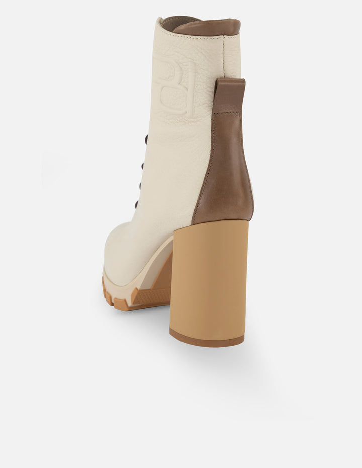 Botín de piel bombeada en color hielo para mujer