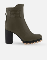 Botín de piel en color verde para mujer con grabado Pd