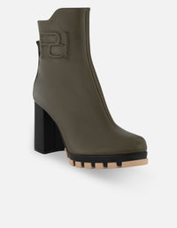 Botín de piel en color verde para mujer con grabado Pd