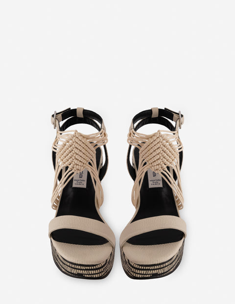 Sandalia de cuña con textil y piel en color hueso para mujer
-hecho en españa
-piel ante