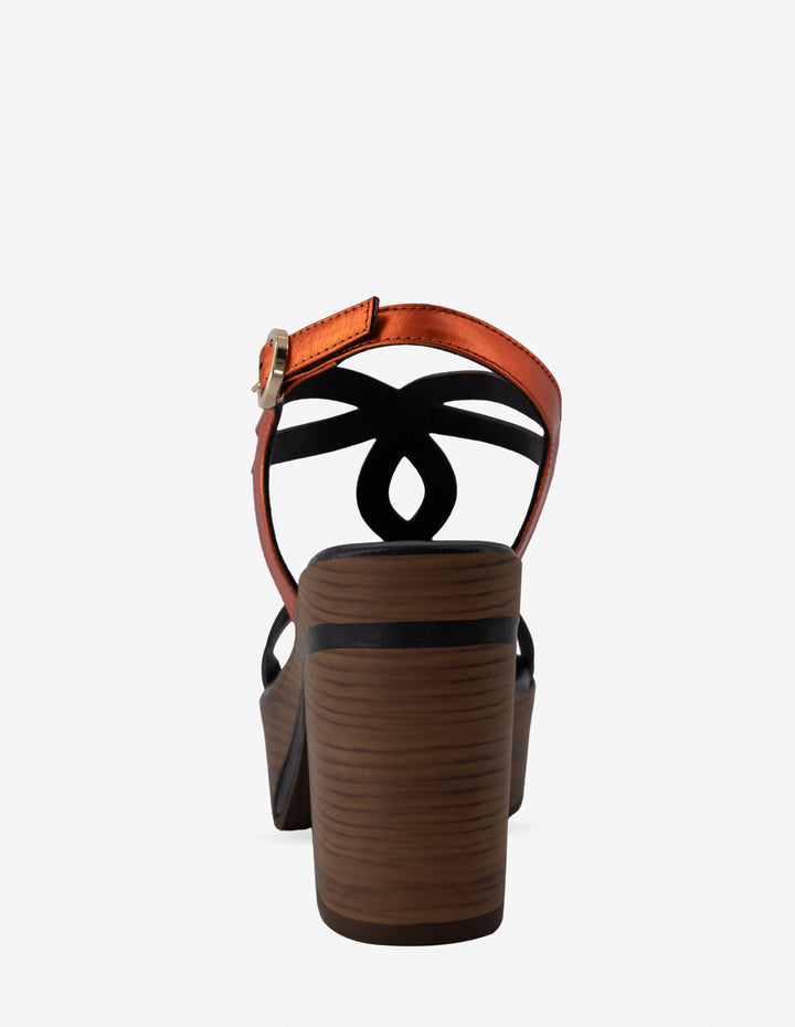 Sandalia en piel metalizada color naranja para mujer