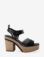 Sandalia en vinilo y piel de color negro para mujer