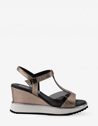 Sandalia de cuña en piel metalizada y vinilo negro para mujer