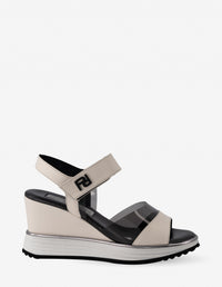 Sandalia de cuña en piel color hueso y vinilo negro para mujer