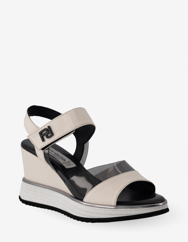 Sandalia de cuña en piel color hueso y vinilo negro para mujer