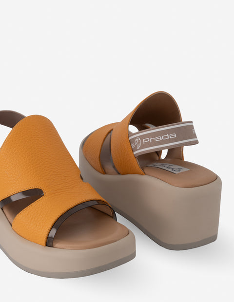 Sandalia en piel bombeada color naranja para mujer