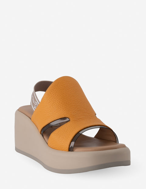 Sandalia en piel bombeada color naranja para mujer