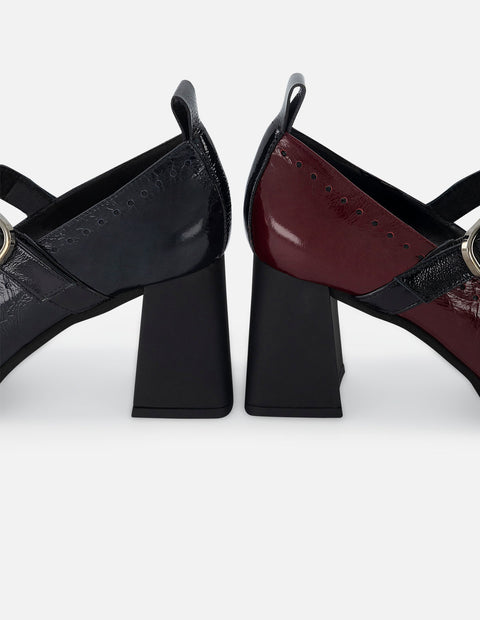 Zapatilla con pulsera de piel tipo mercedes color vino para mujer