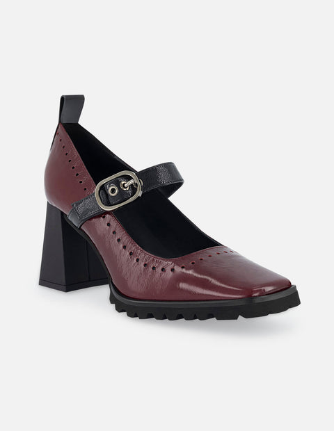 Zapatilla con pulsera de piel tipo mercedes color vino para mujer