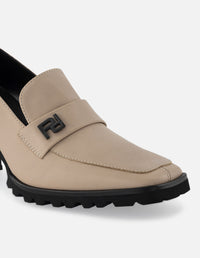 Mocasín de piel color beige para mujer con grabado Pd