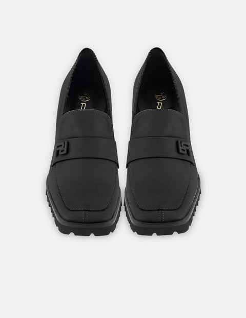 Mocasín de piel color negro para mujer con grabado Pd