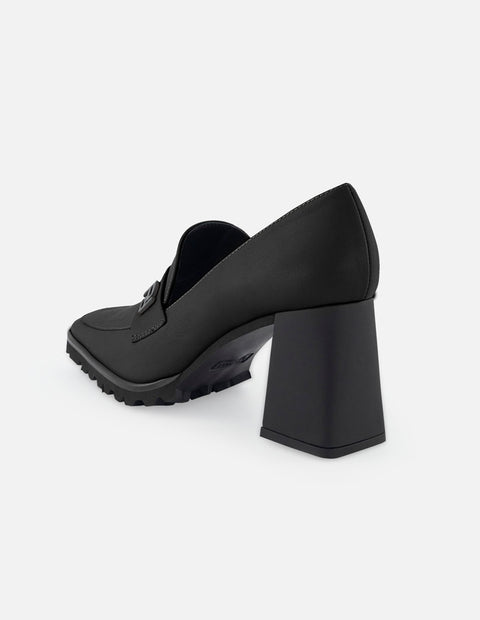 Mocasín de piel color negro para mujer con grabado Pd