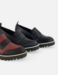 Mocasín de piel color negro para mujer con detalle Pd