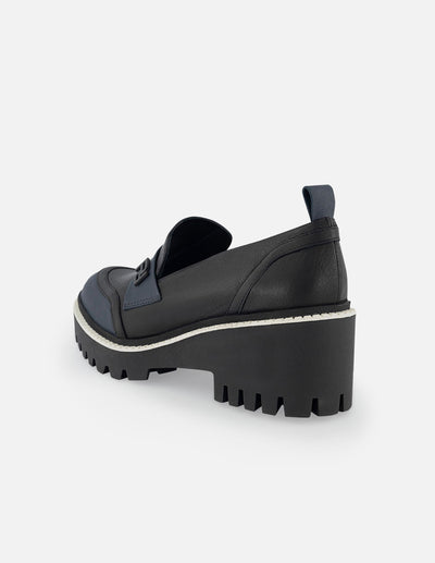 Mocasín de piel color azul para mujer con detalle Pd