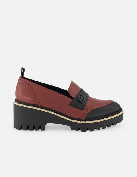 Mocasín de piel color rojo para mujer con detalle Pd