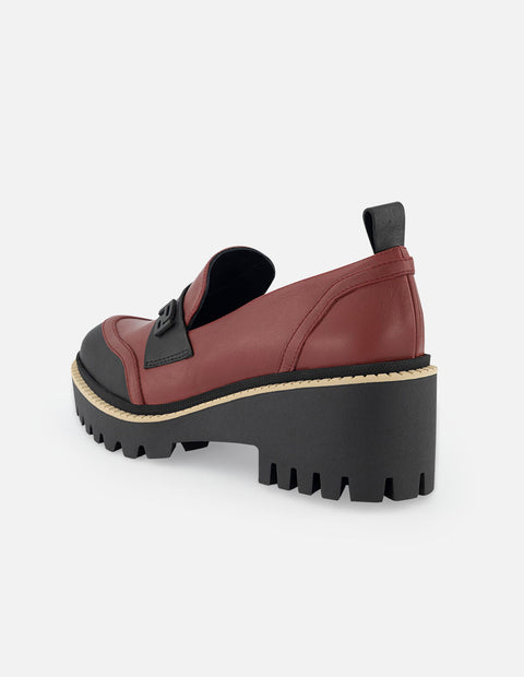 Mocasín de piel color rojo para mujer con detalle Pd