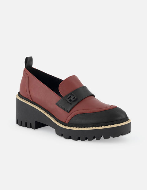 Mocasín de piel color rojo para mujer con detalle Pd