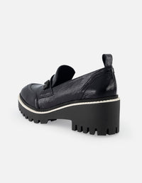 Mocasín de piel color negro para mujer con detalle Pd