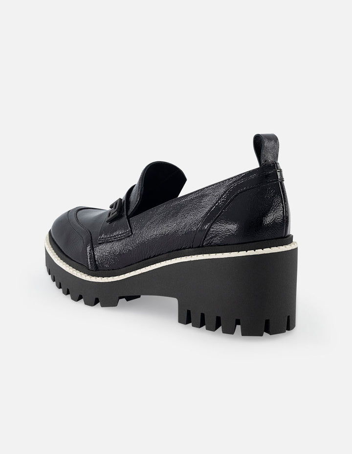 Mocasín de piel color negro para mujer con detalle Pd