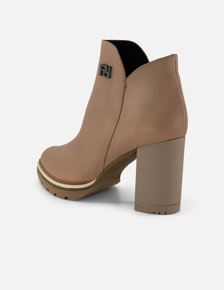 Botín de piel napa color topo para mujer con charms