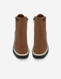 Botín de piel napa color caoba para mujer con contraste blanco