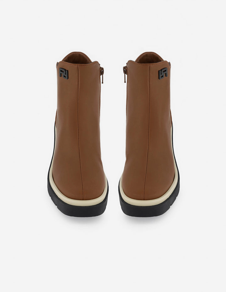 Botín de piel napa color caoba para mujer con contraste blanco