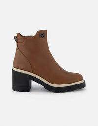 Botín de piel napa color caoba para mujer con contraste blanco