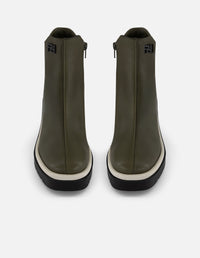 Botín de piel napa color caoba para mujer con contraste blanco