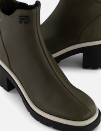 Botín de piel napa color caoba para mujer con contraste blanco