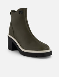 Botín de piel napa color caoba para mujer con contraste blanco