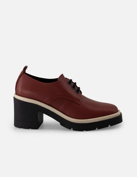Blucher de piel color rojo para mujer con cordones
