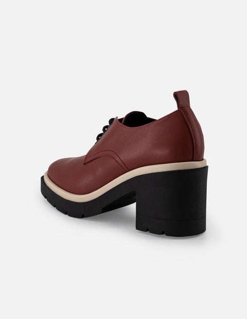 Blucher de piel color rojo para mujer con cordones