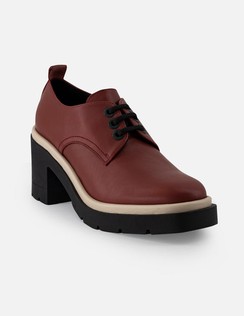 Blucher de piel color rojo para mujer con cordones