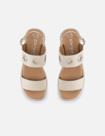 Sandalia de piel para mujer color hueso con detalle metálicos