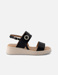 Sandalia de piel para mujer color negro con detalle metálicos