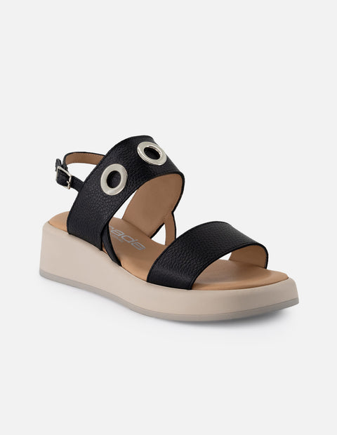 Sandalia de piel para mujer color negro con detalle metálicos