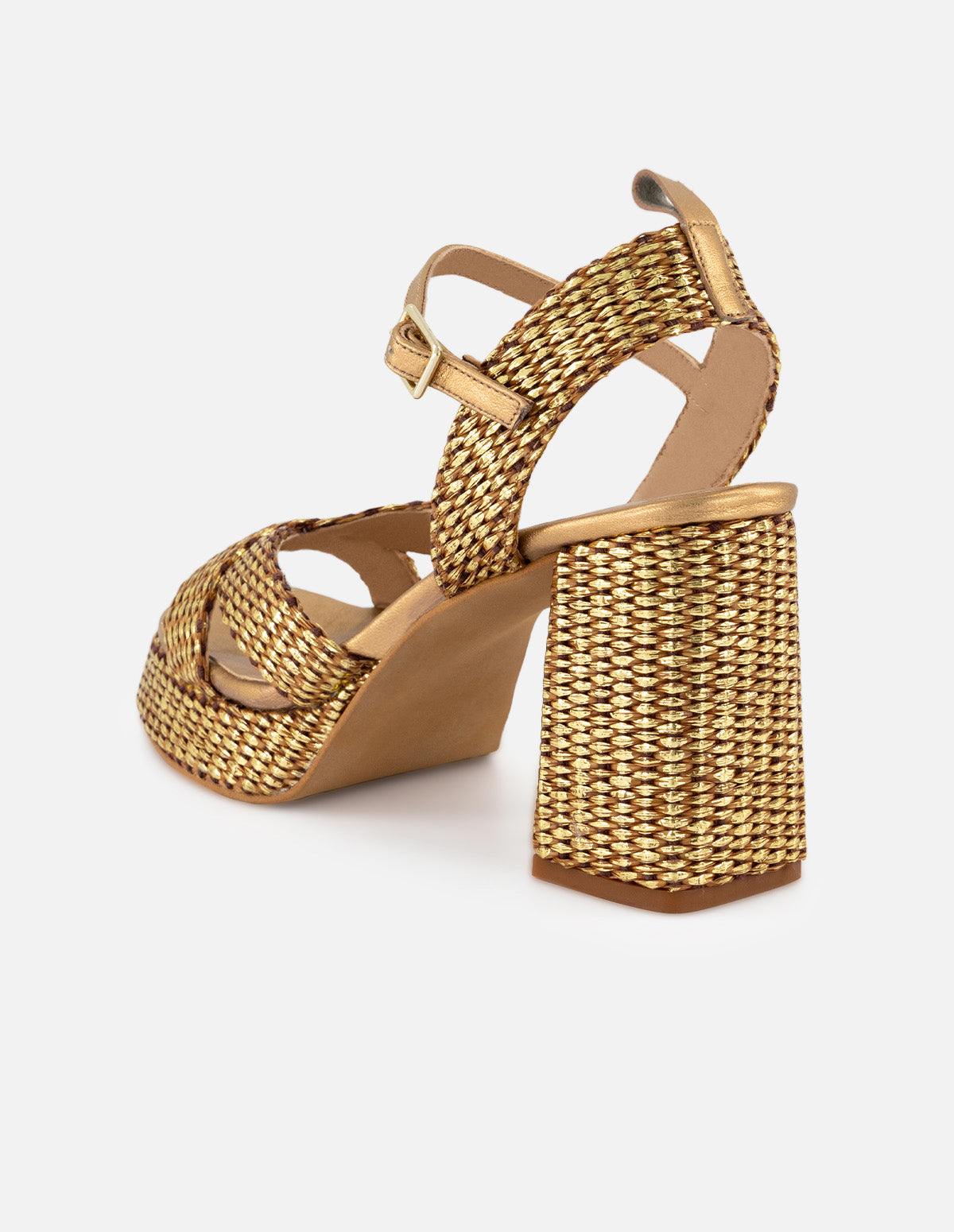 Sandalias de rafia para mujer color dorado con acabado metalizado