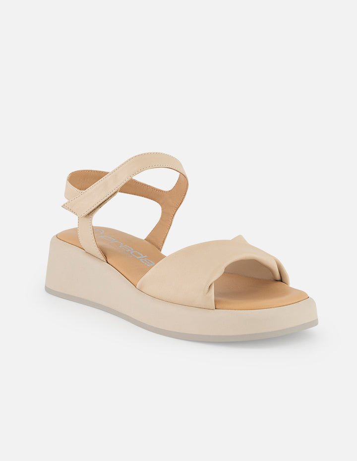 Sandalias blancas en piel para mujer con plantilla ultra cómoda