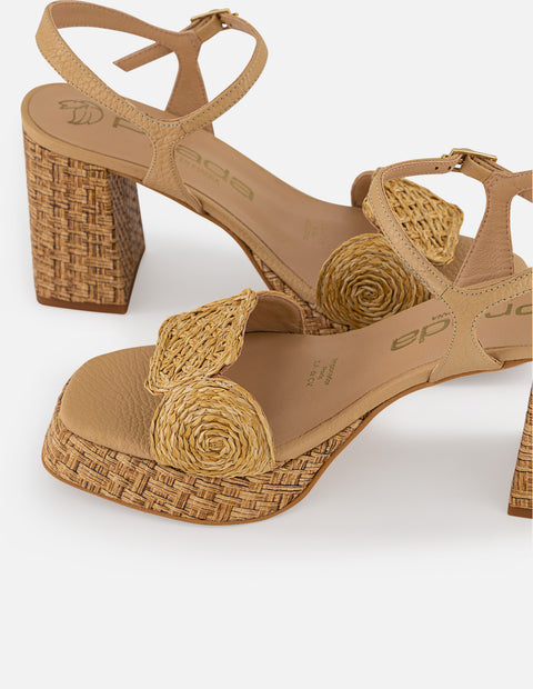 Sandalias beige en rafia para mujer con plataforma tipo canasta