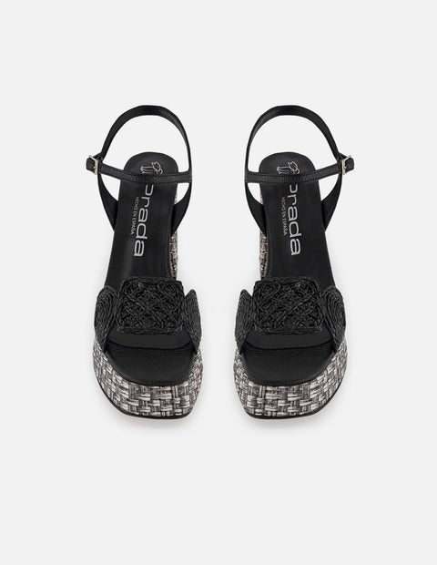 Sandalias negras en rafia para mujer con plataforma y grabado tipo canasta